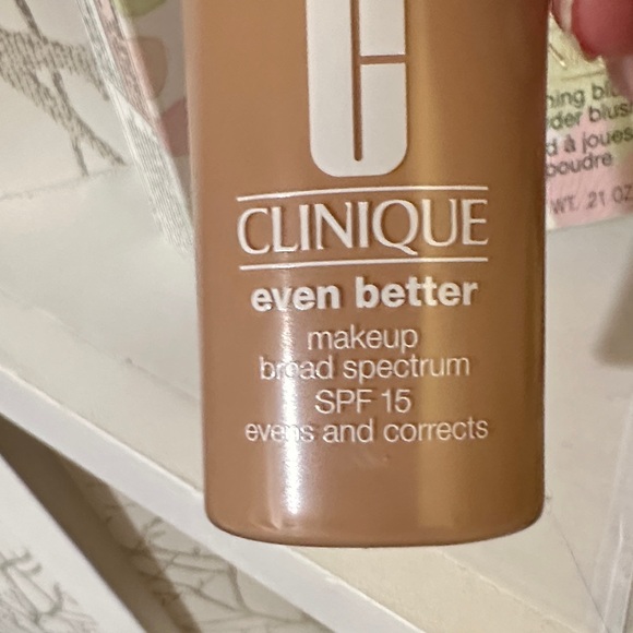 Clinique Even Better Makeup and Blush Set - Picture 3 of 6